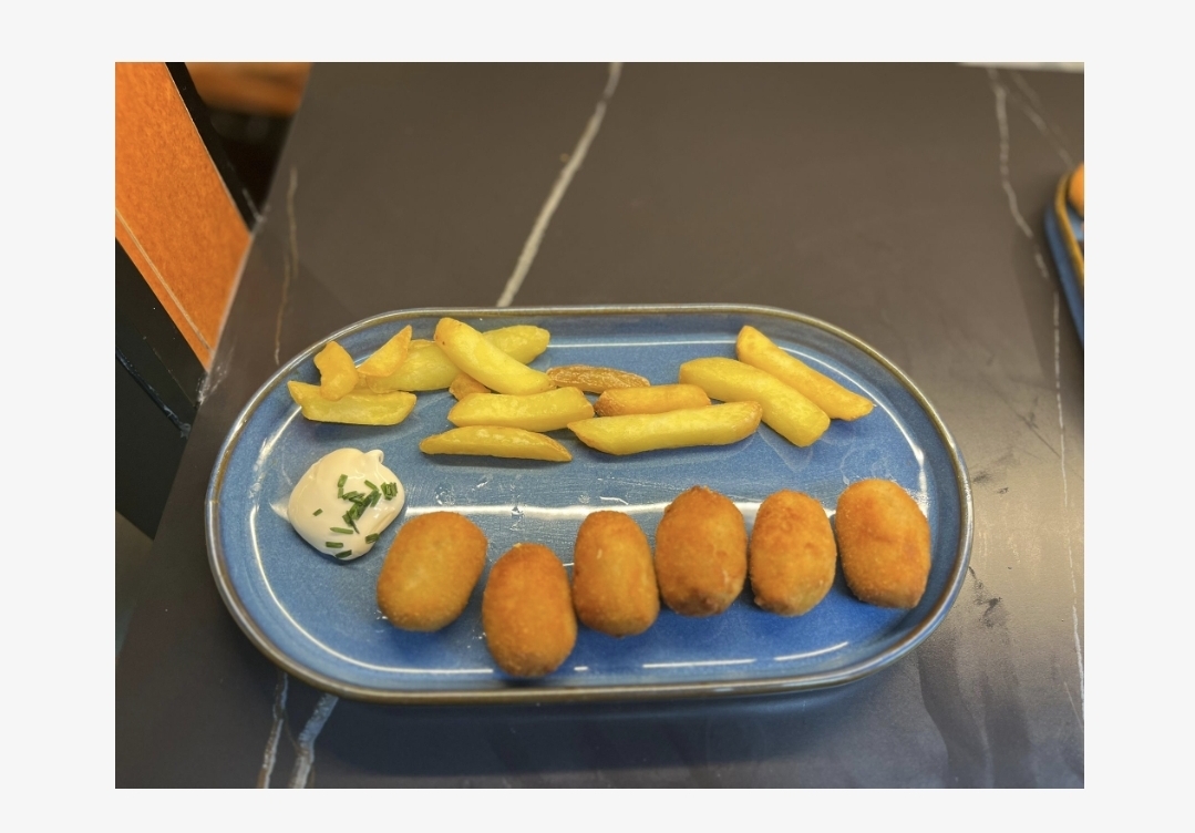 Croquetas caseras de to la vida ,puchero andalú