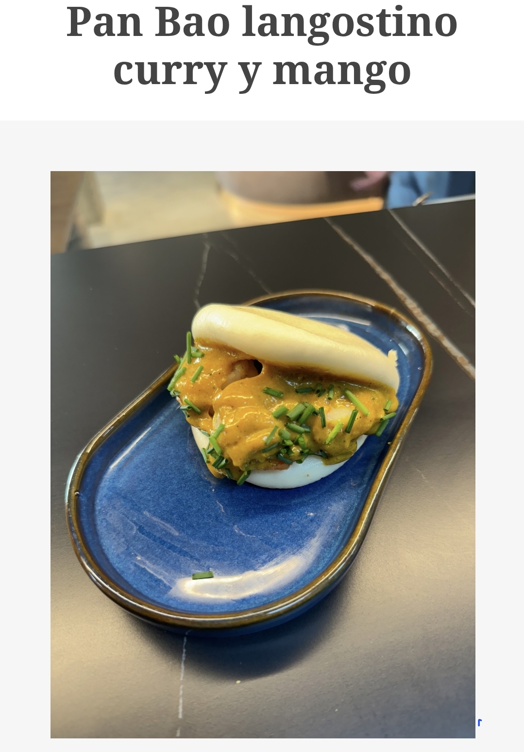 Pan bao de langostinos curry y mango